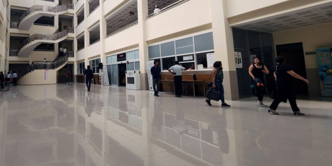 Adliyede 3’üncü kattan atlayan Afgan ağır yaralandı