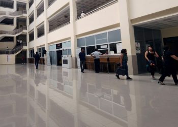 Adliyede 3’üncü kattan atlayan Afgan ağır yaralandı