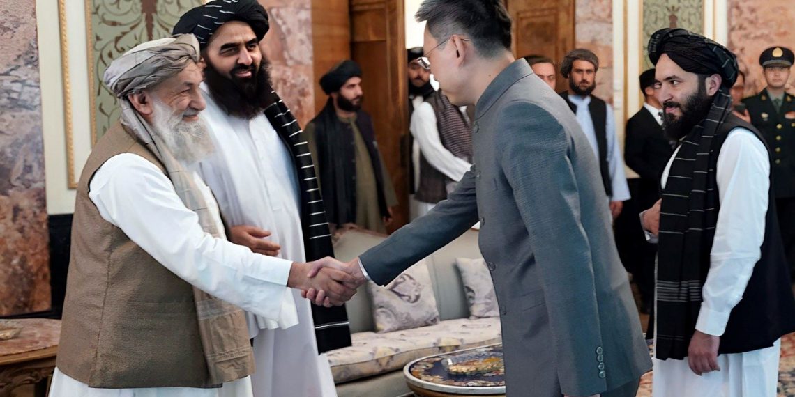 Afganistan’da bir birinci: Çinli Büyükelçi Taliban’a itimat mektubu sundu