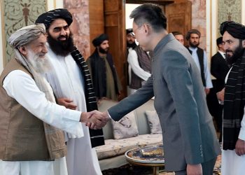 Afganistan’da bir birinci: Çinli Büyükelçi Taliban’a itimat mektubu sundu