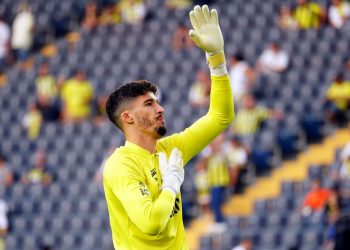 Altay Bayındır Fenerbahçe taraftarına veda etti