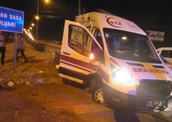Ambulans ile belediye otobüsü çarpıştı: 3 yaralı