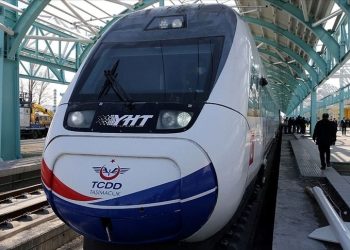 Ankara-İzmir Süratli Tren Çizgisi bir yıl erken bitirilerek 2027’de hizmete girecek