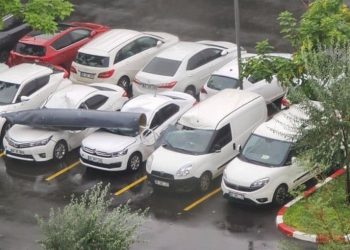 Ankara’da F-4 savaş uçağının kesimi otoparka düştü