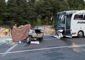 Antalya’da yolcu otobüsüyle araba çarpıştı: 1 meyyit