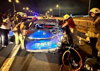 Araba ile TIR çarpıştı: 4 kişi yaralandı