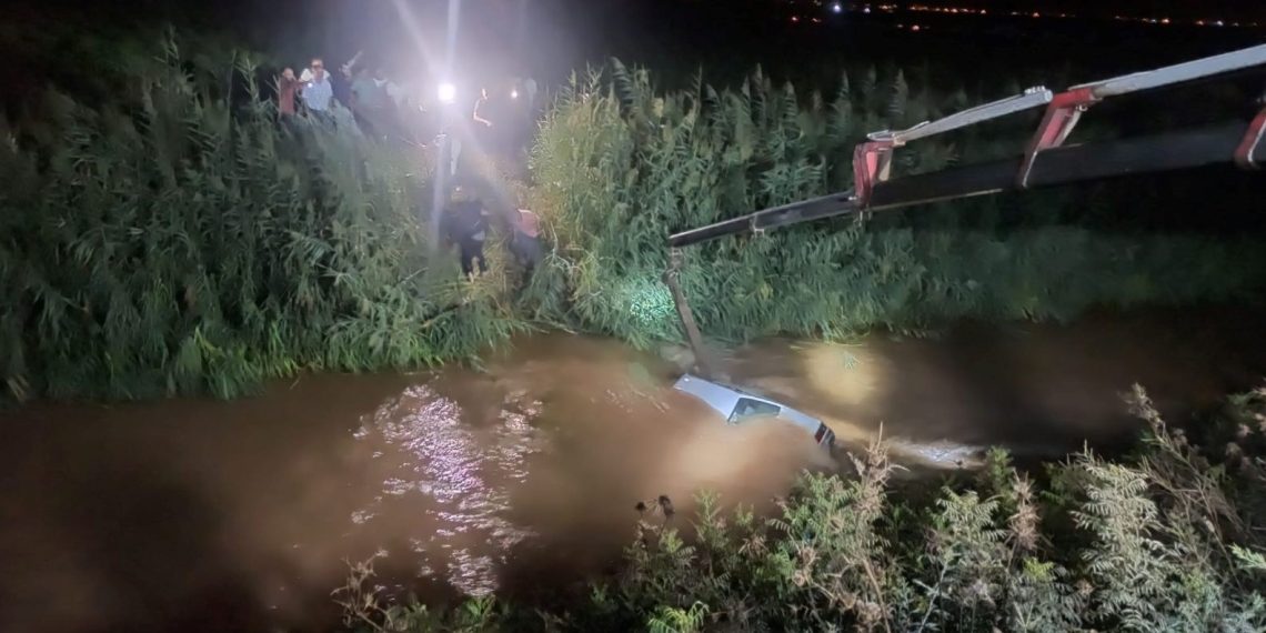 Araba sulama kanalına uçtu: Anne ve 2 çocuğu öldü