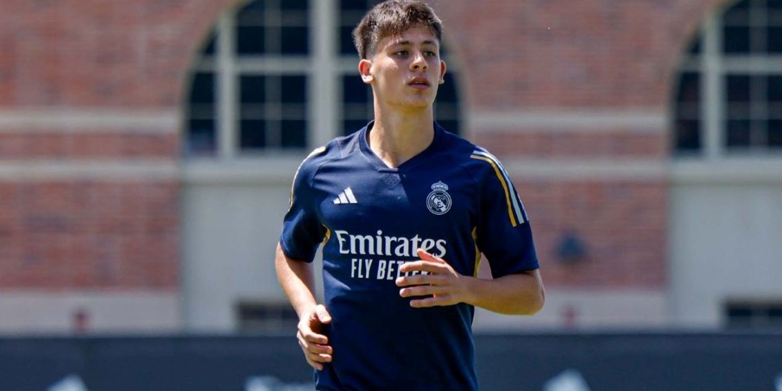 Arda Güler sevgisi 7’den 70’e: Ancelotti’nin torunu formasını giydi