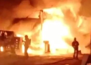 Asfalt eritme tankında yangın: 2 kişi yaralandı