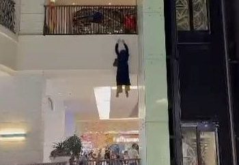 AVM’nin 3’üncü katından atlayan genç kız hayatını kaybetti