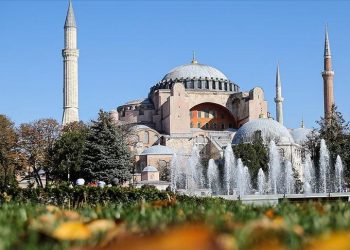 Ayasofya Camii’nde onarım: İbadet ve ziyarete açık olacak mı?