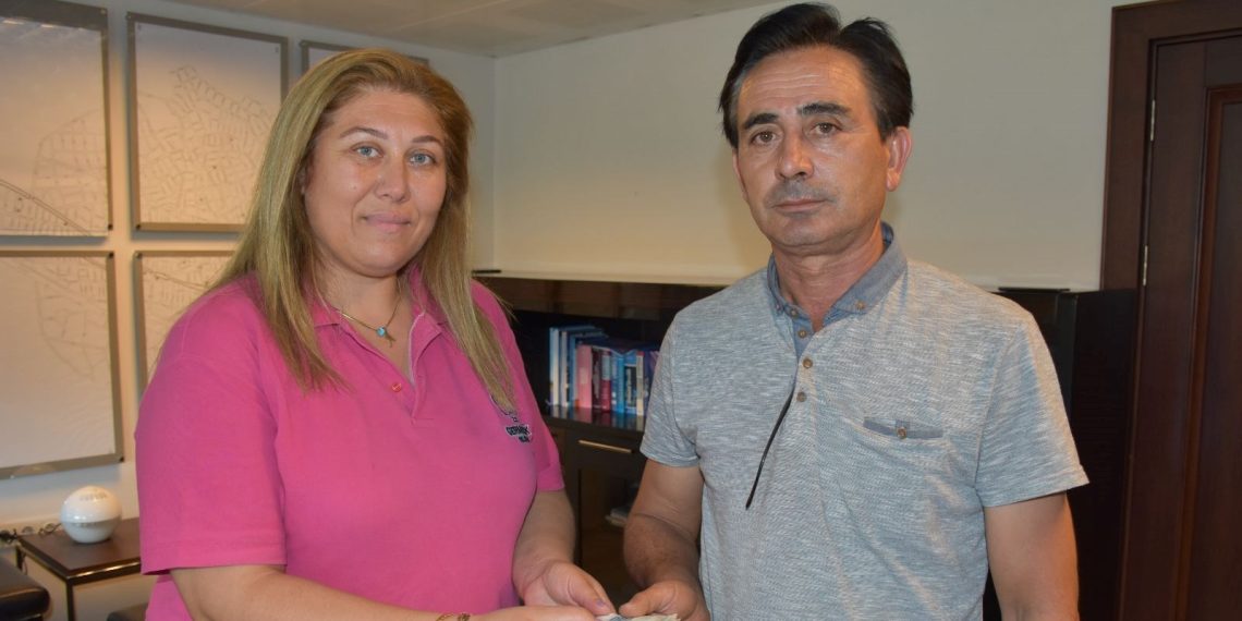 Bağışlanan pantolonun cebinden 9 bin lira çıktı