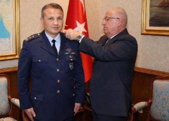 Bakan Güler, uzaya gidecek birinci Türk pilota rütbesini taktı