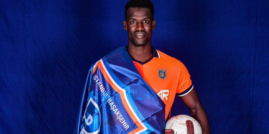Başakşehir Ousseynou Ba’yı renklerine bağladı