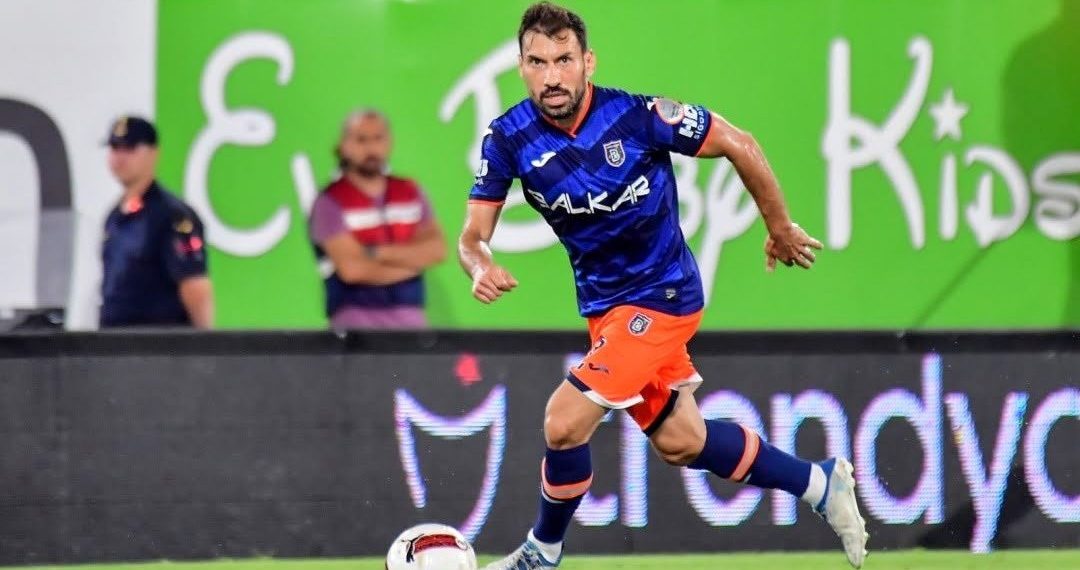 Başakşehir, Şener Özbayraklı ile yollarını ayırdı