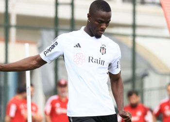 Beşiktaş’ın yeni transferi Eric Bailly: Zaha beni Galatasaray’a getirtmek istedi