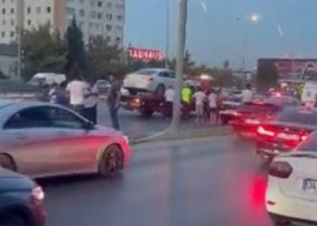 Beylikdüzü’nde D-100 kara yolunda arabaya silahlı taarruz