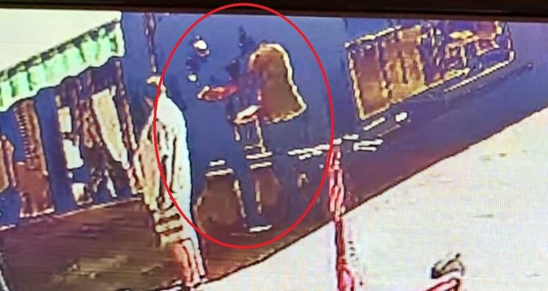 Borcunu vermeyen adamı sırtından bıçakladı