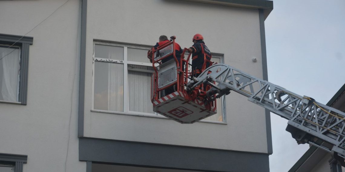 Buhrana giren kişi kendisini odaya kilitleyip ateşe verdi