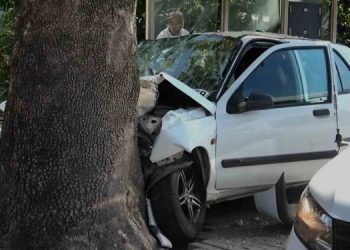 Bursa’da araba otobüs durağına daldı: 3 yaralı