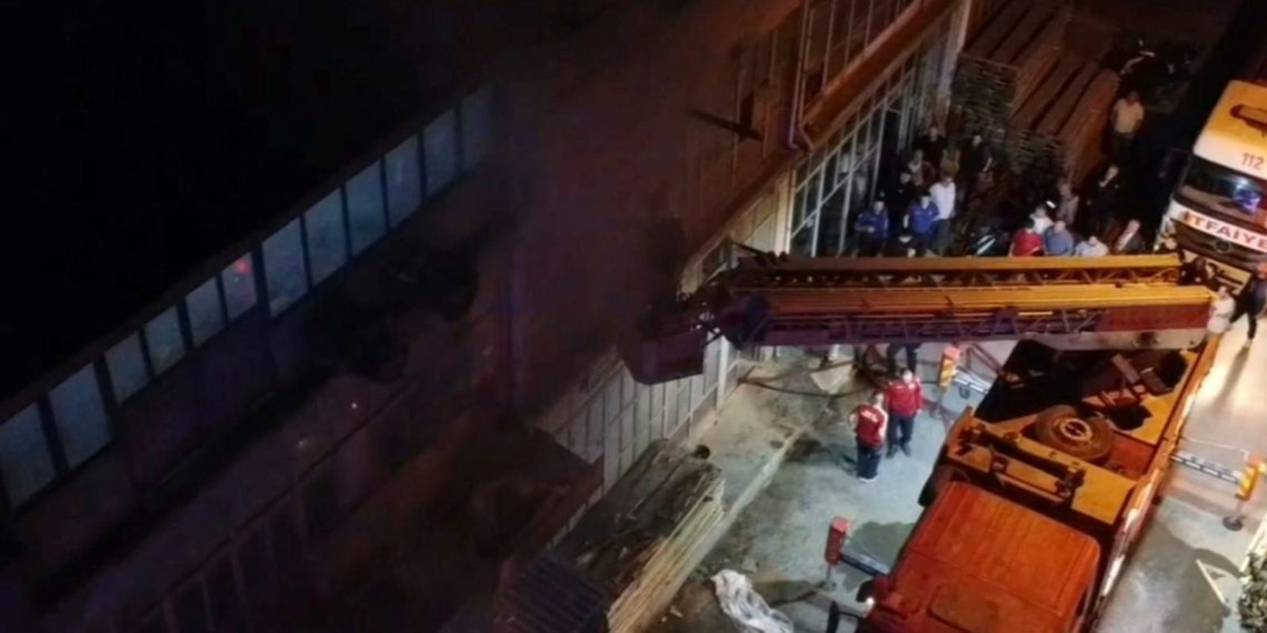 Bursa’da mobilya atölyesinde yangın