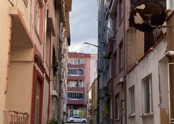 Çatıdan düşen hırsız hayatını yitirdi