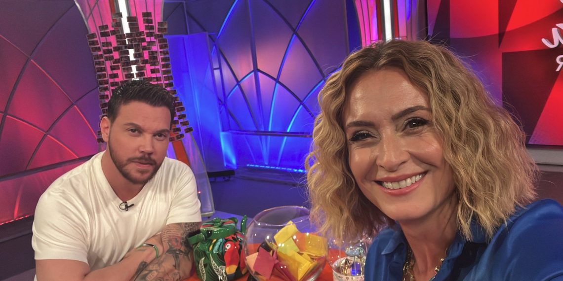 Ceyda Düvenci ile Değişik Sohbetler yeni sezona Sinan Akçıl ile başlıyor