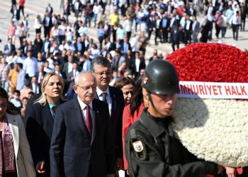 CHP 100 yaşında: Kılıçdaroğlu, Anıtkabir’i ziyaret etti