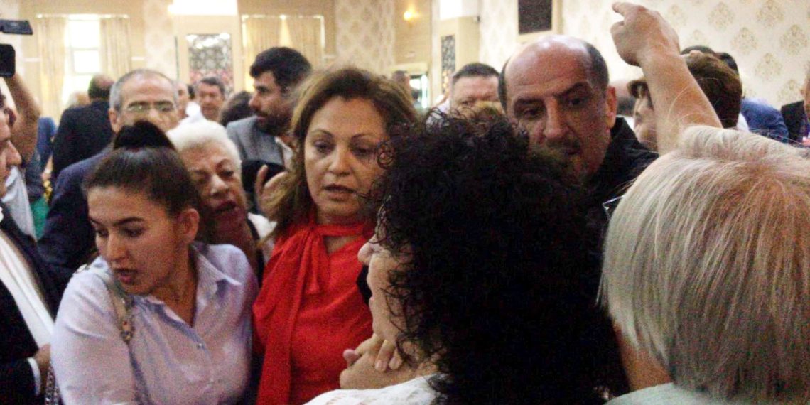 CHP Milletvekili Burcu Köksal kongrede bayıldı