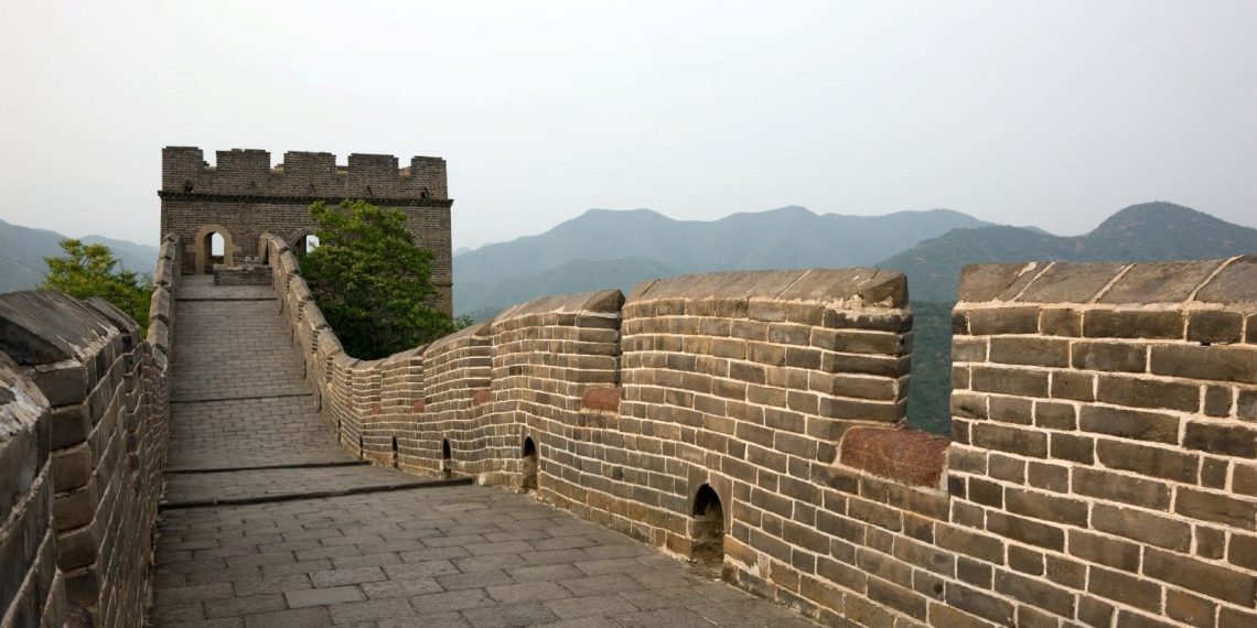 Çin Seddi’nde kestirme yol kazan iki kişi gözaltına alındı