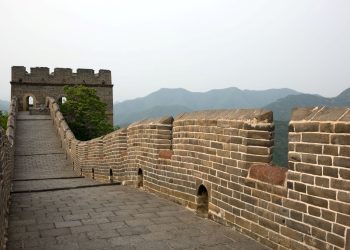 Çin Seddi’nde kestirme yol kazan iki kişi gözaltına alındı