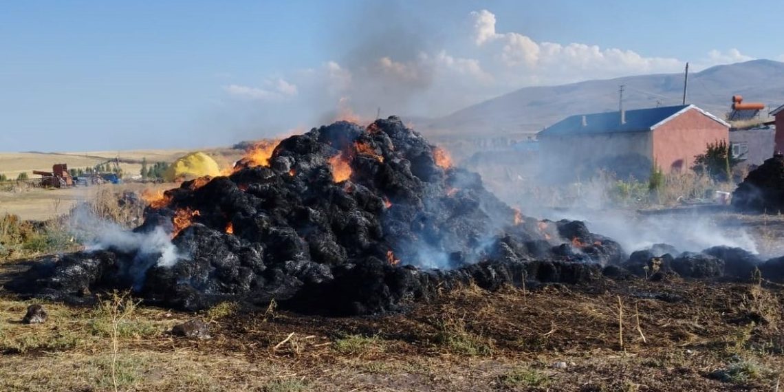Çocukların ateşle oyunu makus bitti: 20 ton ot balyası yandı