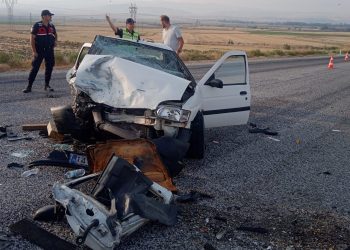 Çorum’da iki araba çarpıştı: 2 meyyit, 5 yaralı