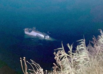 Denize uçan arabadaki lise müdürü öldü, eşi yaralandı