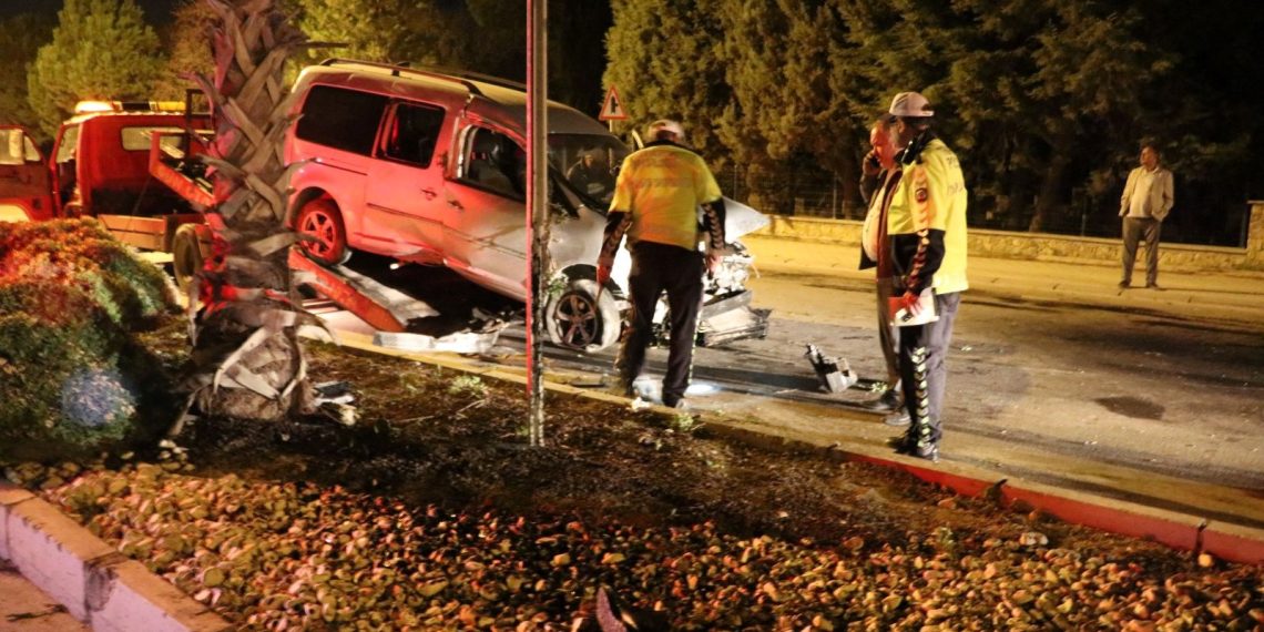 Denizli’de feci kaza: 2 meyyit