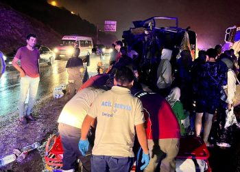 Denizli’de feci kaza: 3 meyyit, 45 yaralı