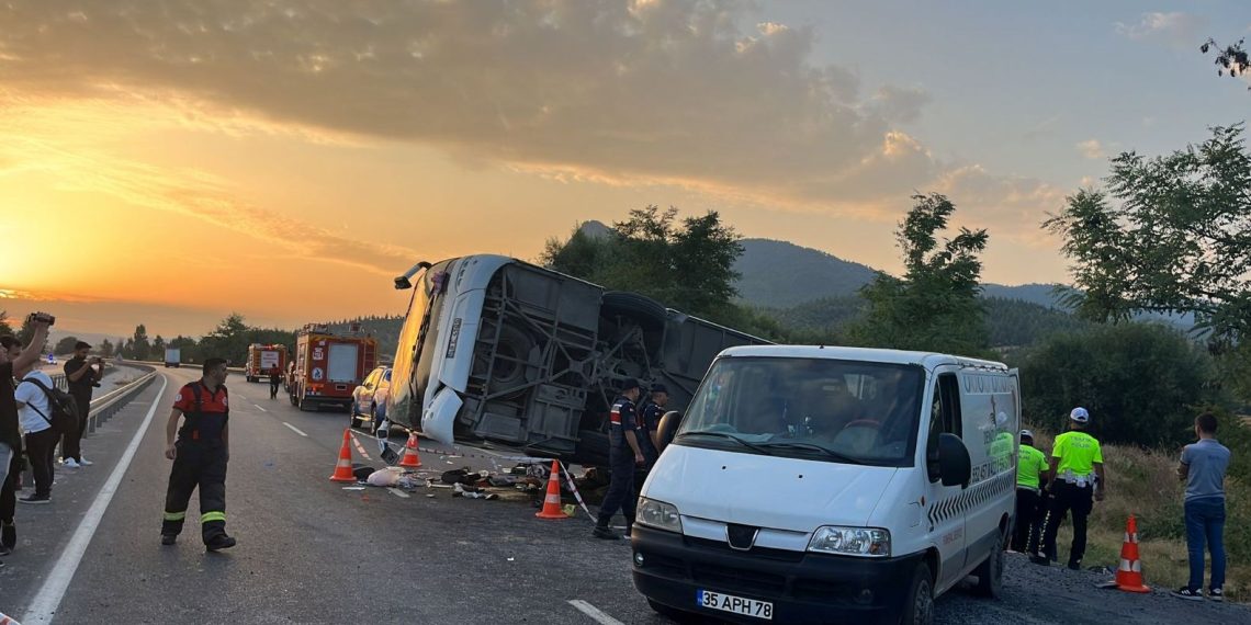 Denizli’de kum yüklü kamyon otobüse çarptı: 6 kişi öldü, 43 kişi yaralandı