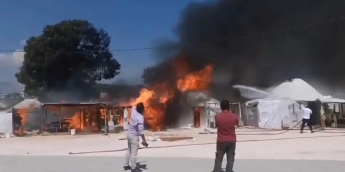 Depremzedelerin çadırlarında yangın ve patlama