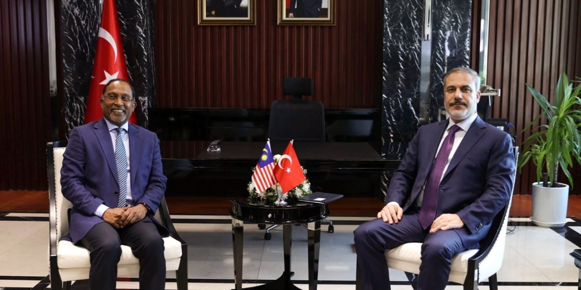 Dışişleri Bakanı Fidan, Malezyalı mevkidaşı Zambry ile Bağdat’ta görüştü