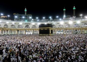 Diyanet, 752 depremzede üniversite öğrencisini umreye gönderiyor