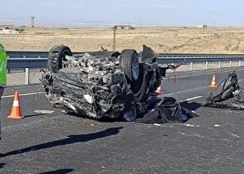 Diyarbakır’da lastiği patlayan araba takla attı: 3 meyyit