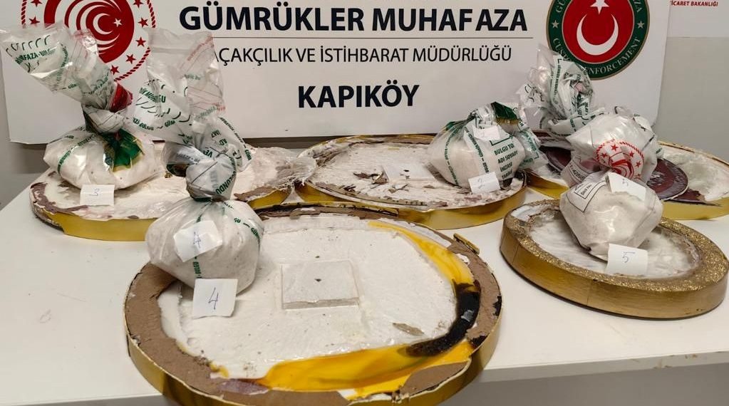 Duvar saatlerinin içinde 3,5 kilogram uyuşturucu