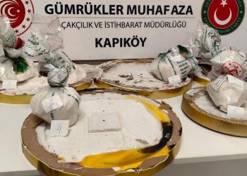 Duvar saatlerinin içinde 3,5 kilogram uyuşturucu