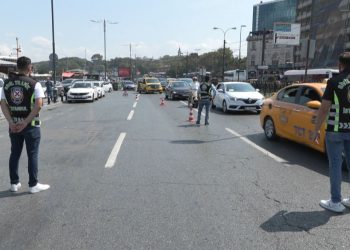 Eminönü’nde taksi kontrolü