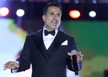 Emrah müzikteki 40. yılını hürmet albümüyle kutluyor