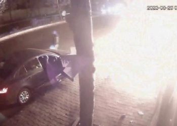 Esenyurt’ta iş yeri kundaklandı