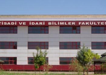 Eski öğrenci dekan yardımcısını odasında bıçakladı