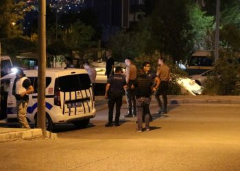 Evvel etrafa ateş açtı sonra bekçiyi vurdu