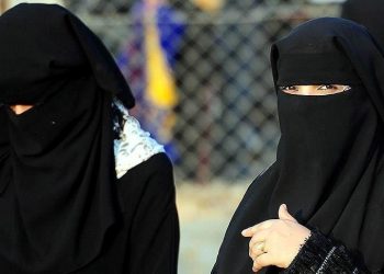 Fransa’da okullarda “abaya” giymek yasaklanıyor