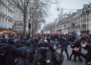 Fransa’da tartışmalı emeklilik ıslahatı yürürlüğe girdi